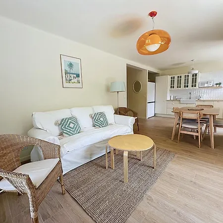 63m2 Grande Terrasse, Climatisation & Parking, 2br Apartment *