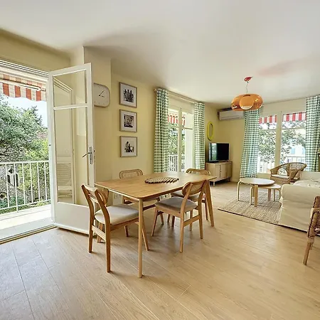 63m2 Grande Terrasse, Climatisation & Parking, 2br