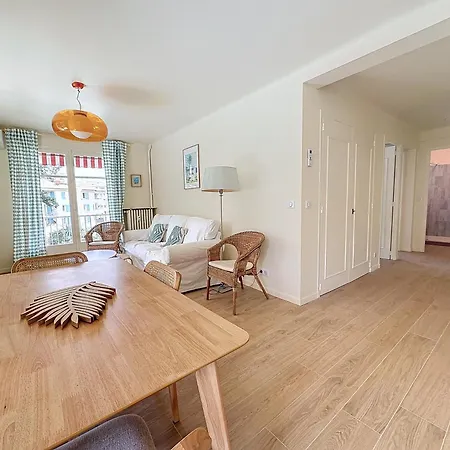 63m2 Grande Terrasse, Climatisation & Parking, 2br Apartment