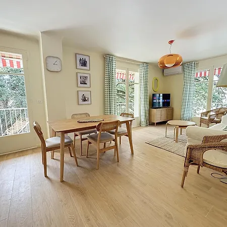 63m2 Grande Terrasse, Climatisation & Parking, 2br *